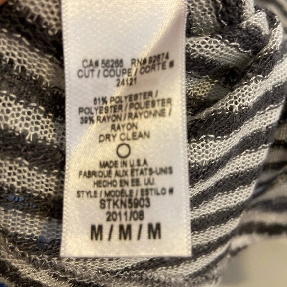 🚨 SPLENDID BRAND striped blouse light knit with scoop neck. Size: Medium. - Picture 6 of 6